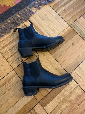 Blundstone Black Leather Chelsea Boots #1671 (US Size 8)